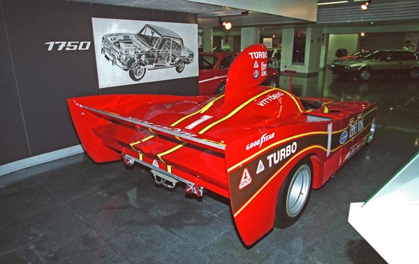 洋書 ALFAROMEO TIPO33 1/12scale Fulldetail Kit : Tipo33 STRADALE